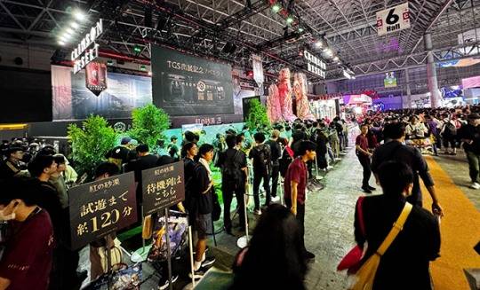 '도쿄게임쇼 2025'에서 '붉은사막'을 시연해보기 위한 관람객이 줄을 서 있다. 사진 제공 : 펄어비스