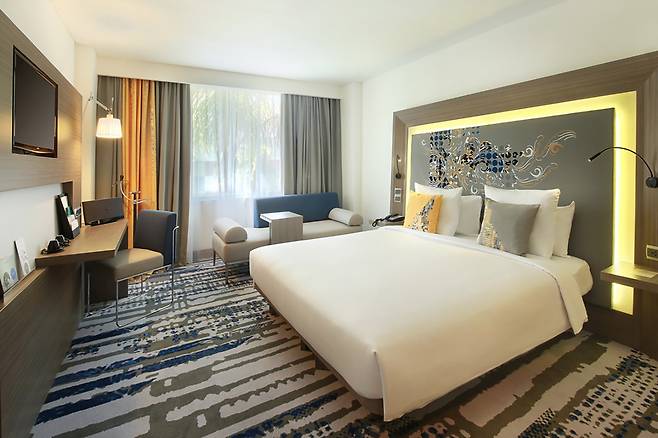 출국 전까지 샤워와 휴식을 즐길 수 있는 노보텔 객실. 사진제공|팜투어