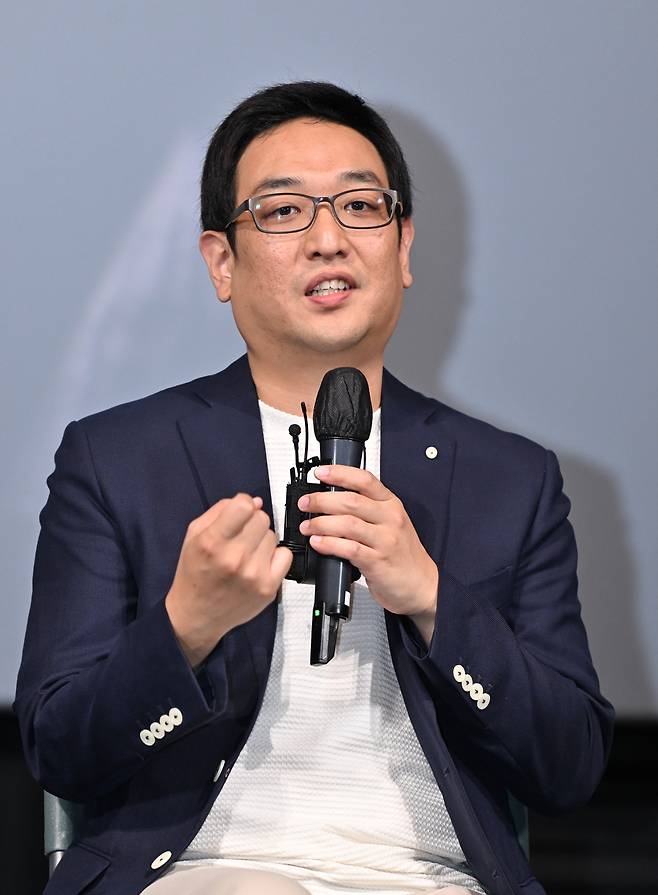 장호서 YPC 음악감독이 30일 서울 용산구 CGV 용산아이파크몰에서 진행된 광복 80주년 KBS 대기획 ‘조용필, 이 순간을 영원히’ 특별 싱어롱 시사회 관련