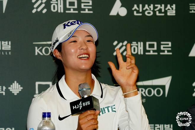 김민별이 30일 전북 익산의 익산CC에서 열린 KLPGA 투어 동부건설 한국토지신탁 챔피언십 사전 기자회견에서 공격골프로 대회 2연패를 이루겠다며 의욕을 보이고 있다. |KLPGA 제공
