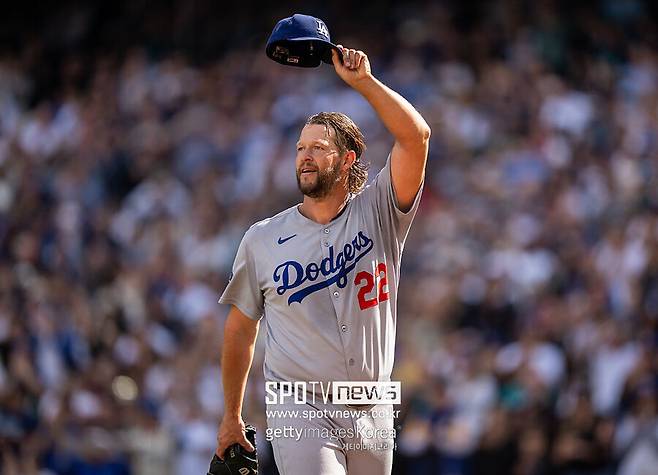 ▲ 커쇼는 신시내티와 와일드카드 결정전에는 출전하지 않을 전망으로 동료들이 디비전시리즈 진출을 해내야 고별전을 치를 수 있다