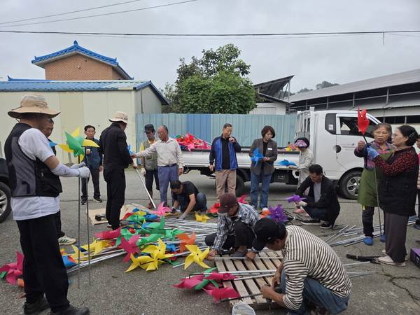 ▲ 가정폭력 예방 교육과 도자기 그릇 만들기 체험 프로그램 운영 모습. 사진=명예기자 박문규