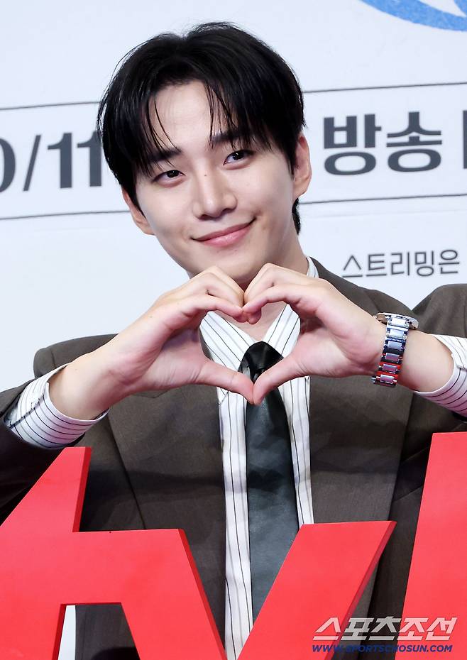 1일 서울 구로구 더링크호텔에서 열린 tVN 새 주말드라마 '태풍상사'의 제작발표회, 이준호가 포토타임을 갖고 있다. 허상욱 기자wook@sportschosun.com/2025.10.01/