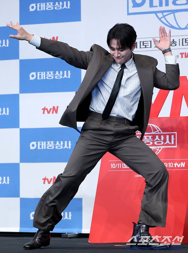 1일 서울 구로구 더링크호텔에서 열린 tVN 새 주말드라마 '태풍상사'의 제작발표회, 이준호가 포토타임을 갖고 있다. 허상욱 기자wook@sportschosun.com/2025.10.01/