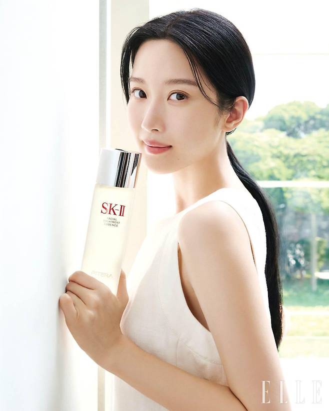 아이보리 슬리브리스 원피스는 Nehera.