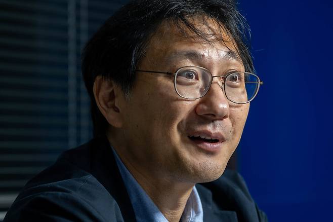 최정규 변호사가 2025년 9월24일 서울 서초동 법무법인 원곡 분사무소에서 여권이 추진하는 사법개혁과 관련해 인터뷰하고 있다. 김진수 선임기자 jsk@hani.co.kr