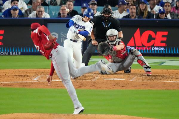 에드먼은 온전치 못한 발목 상태에도 출전을 이어가고 있다. 사진= AP= 연합뉴스 제공