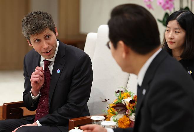 오픈AI 샘 올트먼 대표가 1일 용산 대통령실에서 이재명 대통령 접견 중 발언하고 있다. 연합