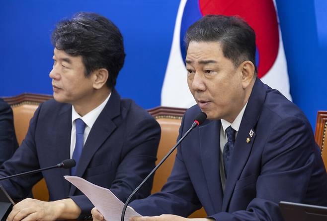 김병기 더불어민주당 원내대표가 1일 국회에서 열린 정책조정회의에서 "국정자원 화재와 관련해 중국인 단체 관광객의 무비자 입국을 막아야 한다는 터무니없는 주장이 제기되고 있다"며 "혐오, 정쟁이 아니라 민생이 우선돼야 한다"고 말하고 있다. ⓒ연합뉴스