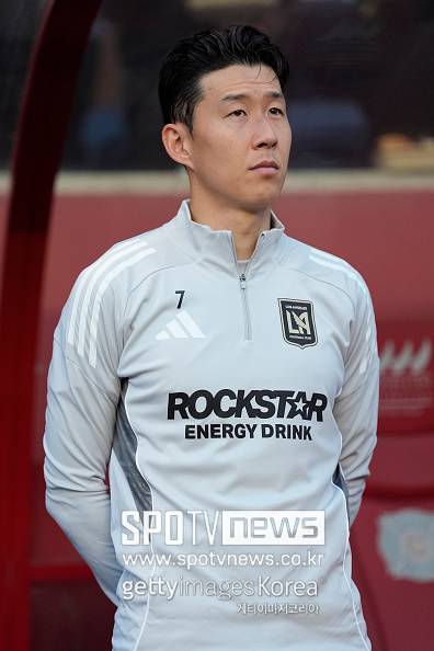 ▲ 페널티킥을 두고 오간 짧은 대화는 단순한 장면이 아니었다. 팀을 위해 서로를 위해 배려하는 그 마음이 담겼다. 손흥민과 부앙가의 ‘흥부 듀오’는 MLS 최강 공격 콤비로 불리기 시작했다. LAFC의 우승 도전이 어떤 팀보다 설득력을 갖는 이유다.