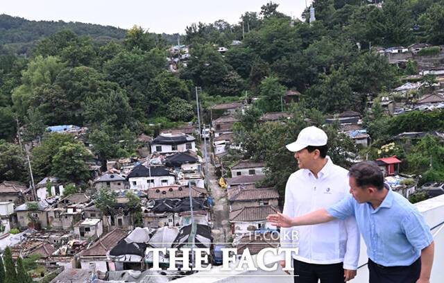 오세훈 서울시장이 지난 9월 9일 서울 노원구 중계동 백사마을(노원구 중계본동 30-3번지 일대)을 방문해 철거상황을 점검하고 있다. /이새롬 기자