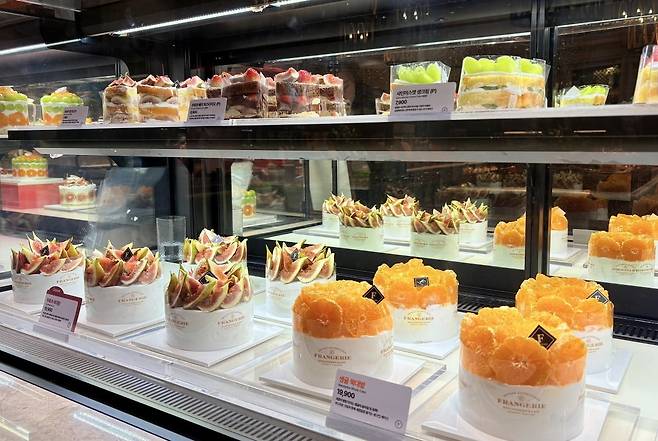 프랑제리의 쑥대밭 케이크 시리즈. 사진=이랜드이츠 제공