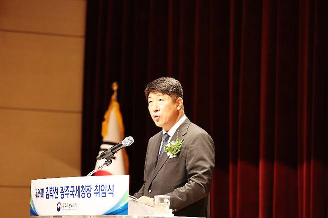 김학선 광주지방국세청장이 2일 오후 2시 정부광주지방합동청사 2층 대강당에서 취임사를 하고 있다. 광주지방국세청 제공