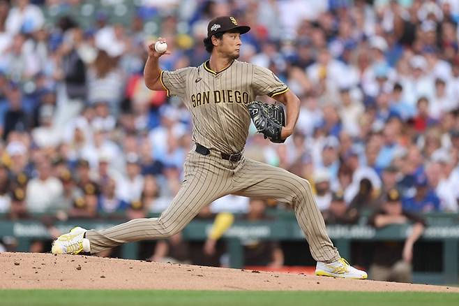 샌디에이고 다리빗슈가 3일(한국 시간) 미국 일리노이주 시카고 리글리 필드에서 열린 2025 메이저리그(ML) NL 와일드카드 시리즈 시카고 컵스전에 선발 등판해 역투하고 있다. 사진 | 시카고=AFP 연합뉴스