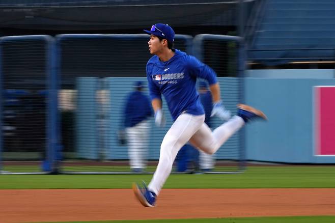 김혜성이 러닝으로 몸을 풀고 있다. AP연합뉴스
