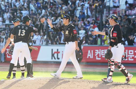 포스트시즌 진출 희망을 이어간 KT. 연합뉴스