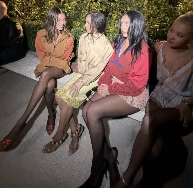 헤일리 비버, 조 크라비츠, 찰리 XCX, 로제./찰리 XCX 소셜미디어