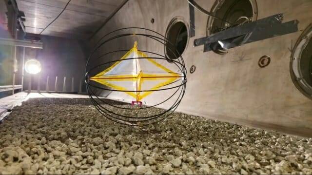 오르후스 대학에서 풍동 테스트를 진행 중인 소형 텀블위드 로버 시제품 중 하나 (출처=Team Tumbleweed)