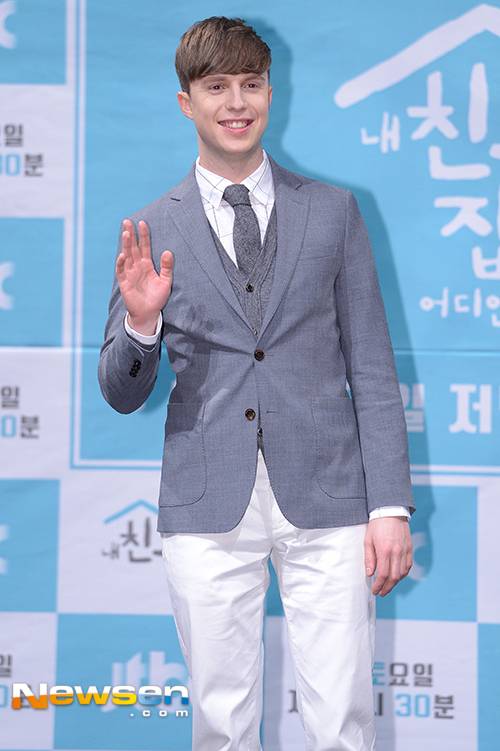 줄리안 퀸타르트, 뉴스엔DB