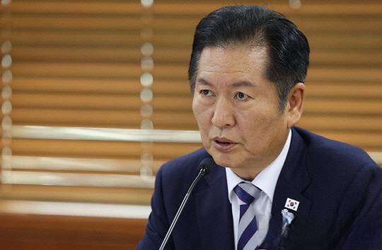 정청래 더불어민주당 대표가 지난달 30일 서울 여의도 한국거래소에서 열린 자본시장 현장 간담회에서 발언을 하고 있다. 연합뉴스