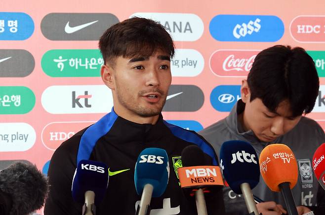 ▲ '태극전사' 옌스 카스트로프가 7일 경기 고양시 일산서구 고양종합운동장 보조구장에서 취재진 질문에 답하고 있다. ⓒ연합뉴스