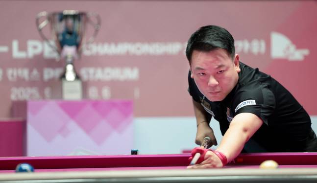 조재호가 스트로크를 준비하고 있다. /사진=PBA 투어 제공