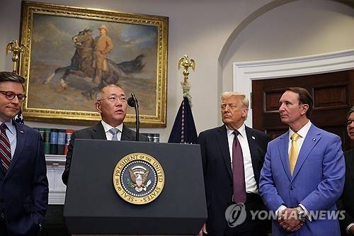 지난 3월 대미 투자 발표하는 정의선 현대차 회장 〈사진=로이터 연합뉴스〉