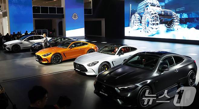 경기도 고양시 킨텍스에서 열린 2025 서울모빌리티쇼에서 현대자동차 메르세데스 벤츠 AMG 라인업이 공개되고 있다 2025.4.3/뉴스1 ⓒ News1 김명섭 기자