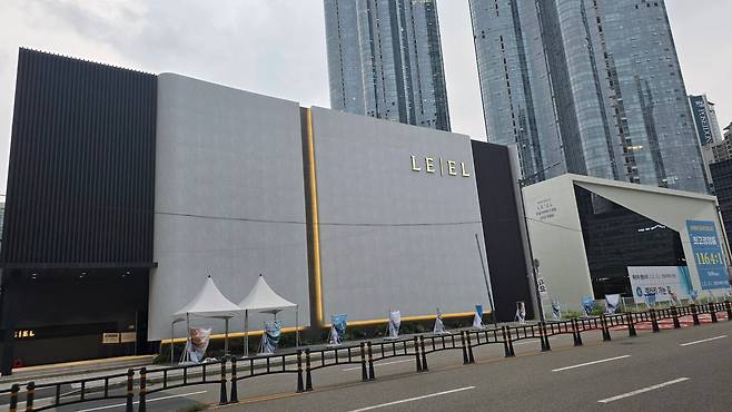 지난 5일 부산 해운대구 우동 '르엘 리버파크 센텀' 견본주택 전경. 추석 연휴 중에도 정상영업을 진행하고 있다./조은임 기자