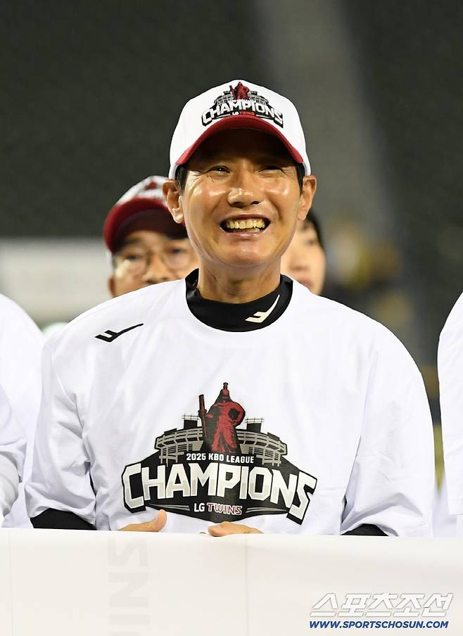1일 잠실구장에서 정규리그 우승을 확정 지은 LG 트윈스 염경엽 감독이 기뻐하고 있다. 잠실=박재만 기자 pjm@sportschosun.com/2025.10.01/