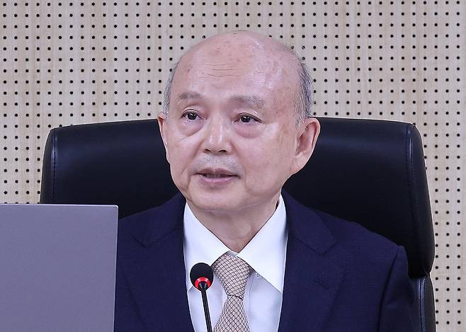 안창호 국가인권위원장이 지난 6월 23일 서울 중구 국가인권위원회에서 열린 제 13차 전원위원회를 주재하고 있다. /뉴스1