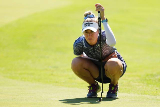 그린을 읽고 있는 넬리 코르다. 사진 제공=AFP연합뉴스