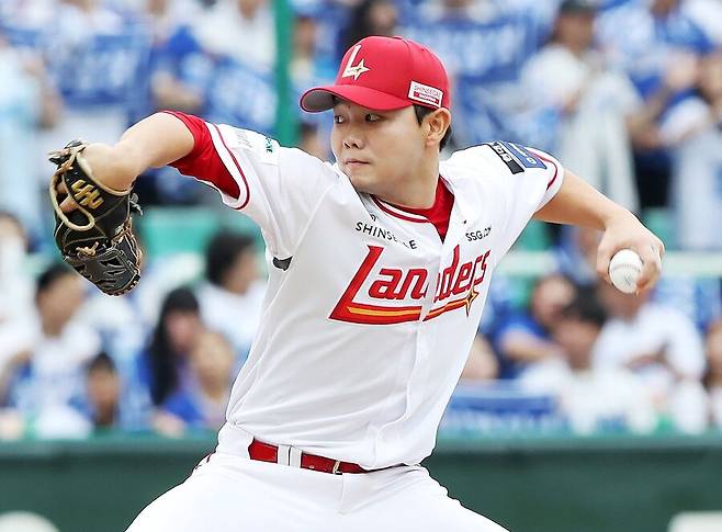 ▲ 9일 삼성과 준플레이오프 1차전에서 4회 결정적인 2점을 내준 박시후 ⓒSSG랜더스