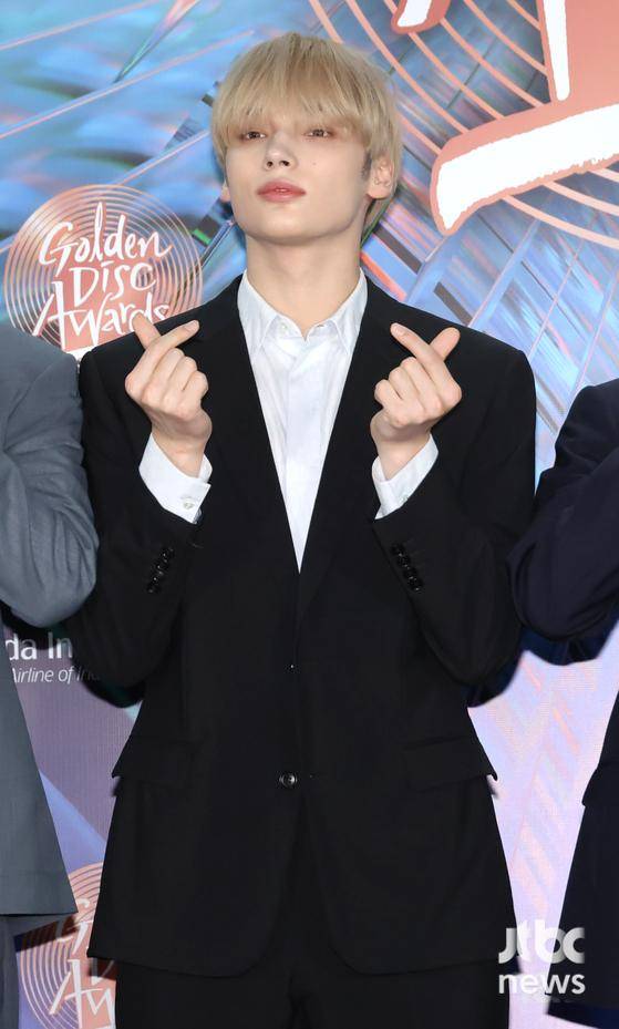 그룹 TXT가 6일 오후 인도네시아 자카르타 인터내셔널 스타디움에서 열린 '38회 골든디스크 어워즈 with 만디리' 레드카펫에서 포즈를 취하고 있다. 특별취재반 / 2024.01.06/