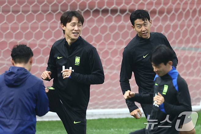 축구대표팀 손흥민(오른쪽)과 이재성. /뉴스1 ⓒ News1 김민지 기자