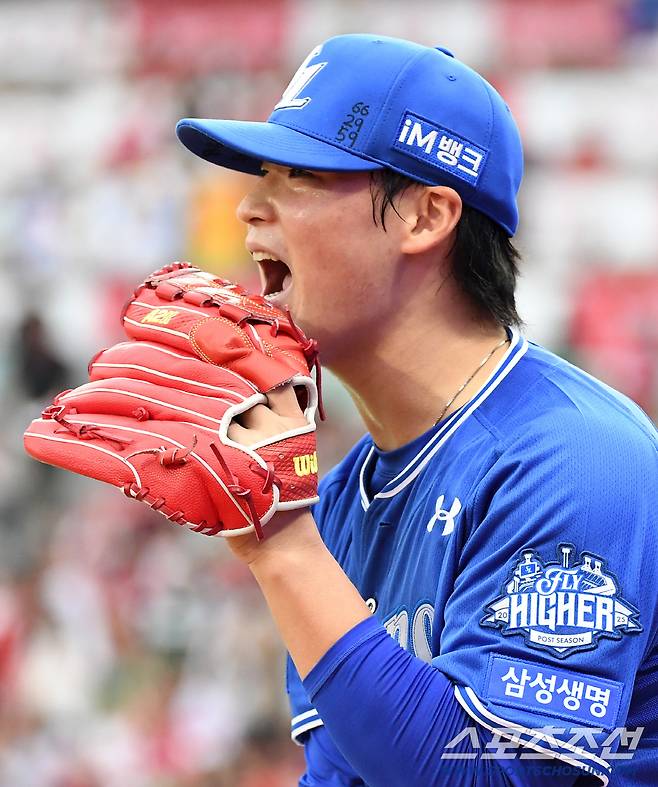 9일 인천SSG랜더스필드에서 열린 삼성과 SSG의 준PO 1차전. 8회말 2사 만루에서 고명준을 3루 땅볼로 처리한 이호성이 환호하고 있다. 인천=정재근 기자 cjg@sportschosun.com/2025.10.9/