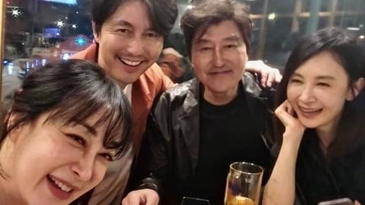 왼쪽부터 배우 김혜은, 정우성, 송강호, 채시라./인스타그램