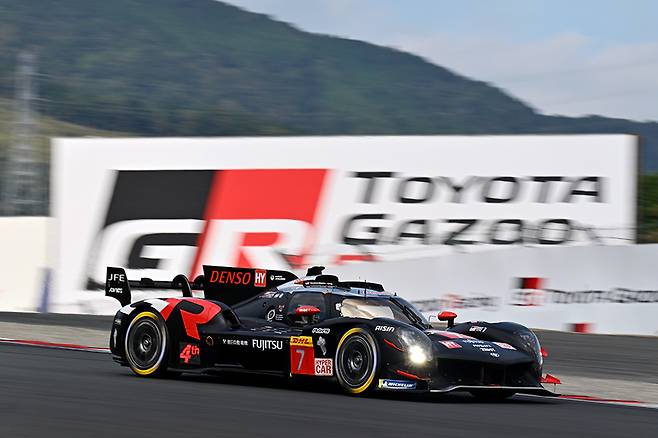 FIA WEC 후지 6시간 내구 레이스에서 주행 중인 현재의 GR010 하이브리드. 사진: 김학수 기자
