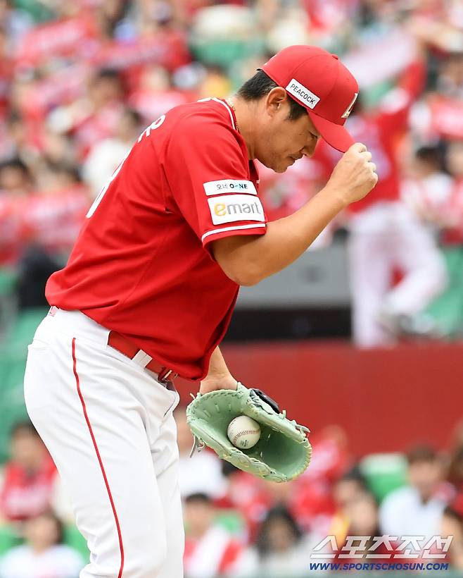 11일 인천SSG랜더스필드에서 열린 SSG와 삼성의 준PO 2차전. SSG 노경은이 숨을 고르고 있다. 인천=박재만 기자 pjm@sportschosun.com/2025.10.11/