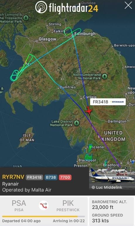 영국 저가항공사 라이언에어 조종석 승무원이 연료 비상 경보를 발령했을 때의 비행 레이더. 사진= X ‘flightradar24’ 캡처