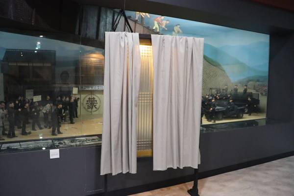 <당신의 봄을 함께> 중 정호 작가의 '어떤 사람들'. /주성희 기자