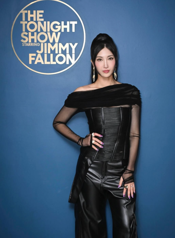 이재는 15일 국내 기자회견을 비롯해 24일 솔로 데뷔 싱글 'In Another World'의 발매 등 활발한 솔로 활동을 예고하고 있다./이재 소셜 미디어