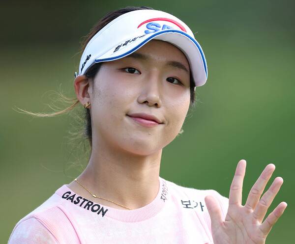 2025년 한국여자프로골프(KLPGA) 투어 신설 대회인 K-푸드 놀부·화미 마스터즈 우승 경쟁에 뛰어든 장타자 이동은 프로가 2라운드에서 경기하는 모습이다. 사진제공=KLPGA (사진을 무단으로 사용하지 마십시오.)