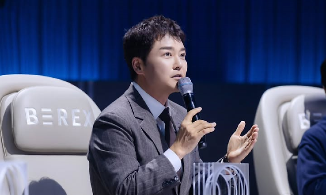 전현무가 압도적인 글로벌 인기를 자랑했다. 전현무 SNS 캡처