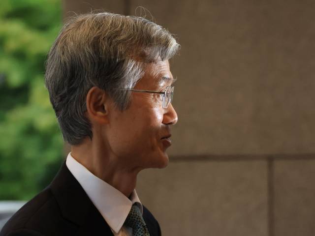 조희대 대법원장이 10일 서울 서초구 대법원으로 출근하고 있다. 연합뉴스