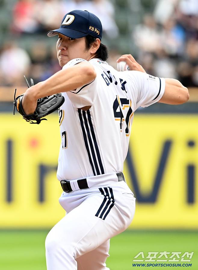 28일 잠실야구장에서 열린 롯데와 두산의 경기, 두산 선발투수 곽빈이 역투하고 있다. 잠실=허상욱 기자wook@sportschosun.com/2025.09.28/