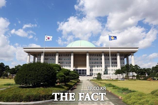 정기국회의 '꽃'으로 불리는 2025 국정감사가 13일부터 약 3주 동안 진행된다. 더불어민주당은 '내란 잔재의 완전한 청산', 국민의힘은 이재명 정부의 실정을 들추는 데 초점을 맞추고 있다. /더팩트 DB