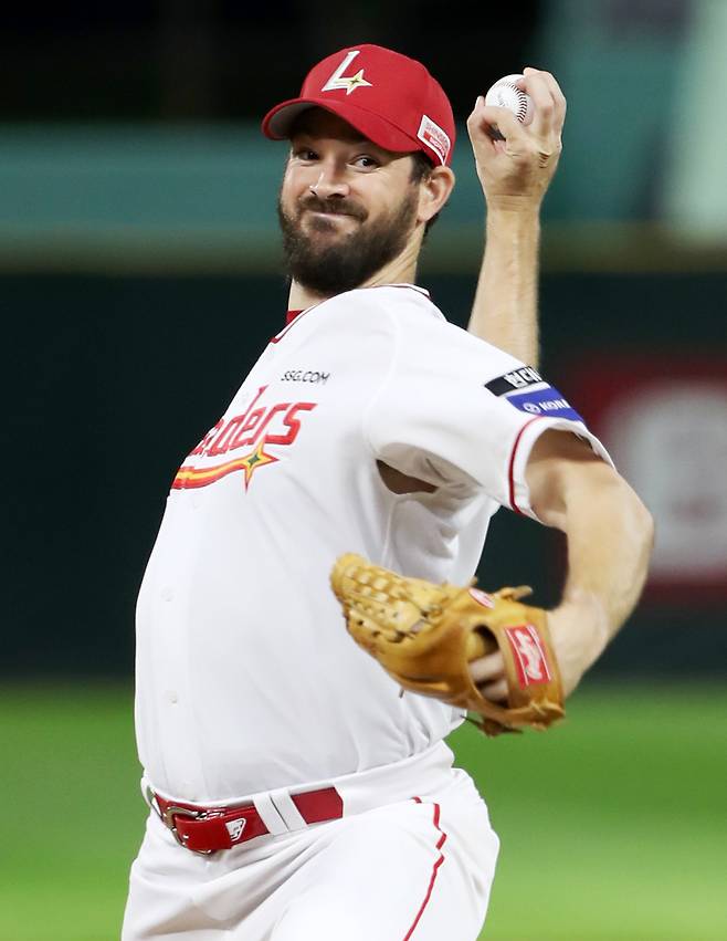 29일 인천 롯데전에서 투구하는 드류 앤더슨의 모습. SSG 제공