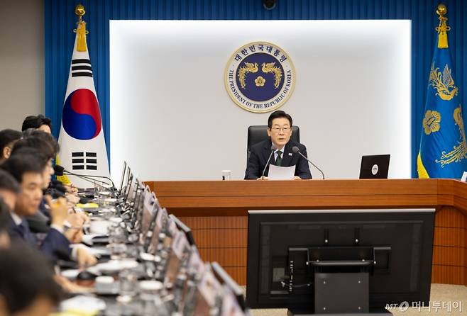 (서울=뉴스1) 허경 기자 = 이재명 대통령이 13일 서울 용산 대통령실 청사에서 열린 수석보좌관회의에서 발언하고 있다. (대통령실 제공. 재판매 및 DB 금지) 2025.10.13/뉴스1 Copyright (C) 뉴스1. All rights reserved. 무단 전재 및 재배포, AI학습 이용 금지. /사진=(서울=뉴스1) 허경 기자