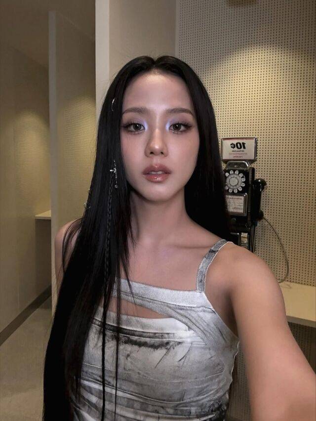 블랙핑크 지수가 뮤직비디오 비하인드 컷을 공개했다. / 지수 인스타그램